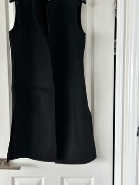 Black Sleeveless Mini Coat